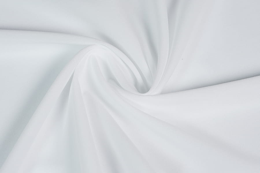 Vergilbt-resistente Polyester-Schmelze mit leitbarem Polyester